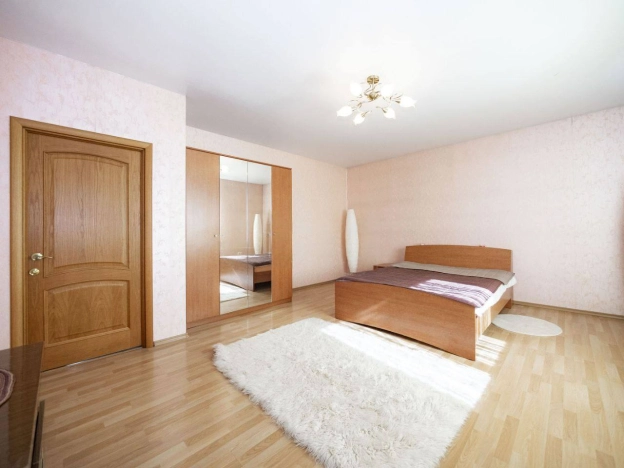 Купить дом в районе Калининский в Новосибирске. Вариант № 17436, 20, площадь -  квм, цена 25000000 рублей