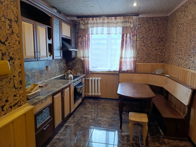 Купить трехкомнатную квартиру в Тюменской области. Вариант № 8558, 4, площадь -  квм, цена 5949000 рублей