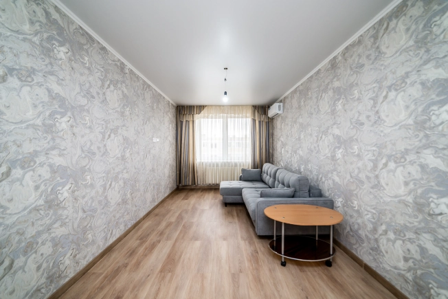 Купить однокомнатную квартиру в Краснодаре. Вариант № 9502690, 4, площадь -  квм, цена 5200000 рублей