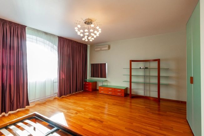 Купить четырехкомнатную квартиру в Омске. Вариант № 17389, 6, площадь -  квм, цена 17890000 рублей