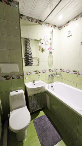 Купить трехкомнатную квартиру у метро Молодежная в Московской области. Вариант № 9981987, 4, площадь -  квм, цена 6370000 рублей