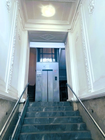 Купить комнату в Москве. Вариант № 10097257, 7, площадь -  квм, цена 21000000 рублей