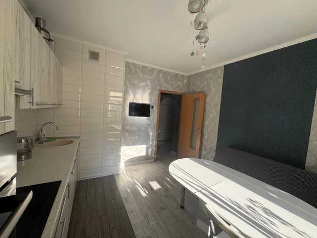 Купить однокомнатную квартиру на улице Героев-Разведчиков в Краснодаре. Вариант № 4081501, 7, площадь -  квм, цена 5200000 рублей