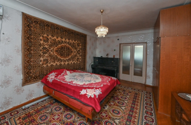 Купить трехкомнатную квартиру в Ростовской области. Вариант № 8013332, 4, площадь -  квм, цена 6200000 рублей