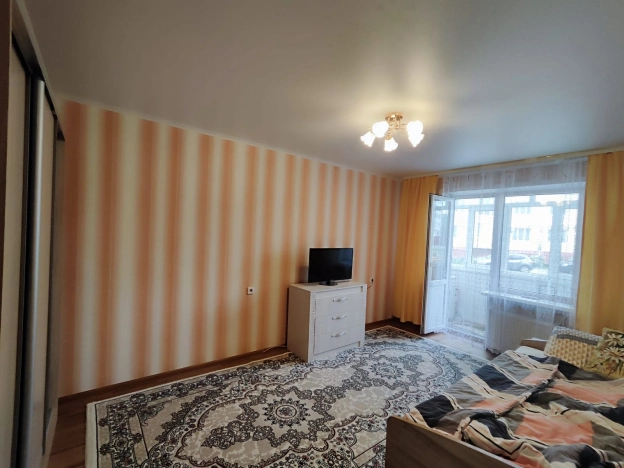 Купить однокомнатную квартиру на улице Школьная в Калужской области. Вариант № 53758, 7, площадь -  квм, цена 3590000 рублей