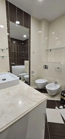 Купить трехкомнатную квартиру у метро Горьковская в Санкт-Петербурге. Вариант № 45669, 7, площадь -  квм, цена 30000000 рублей