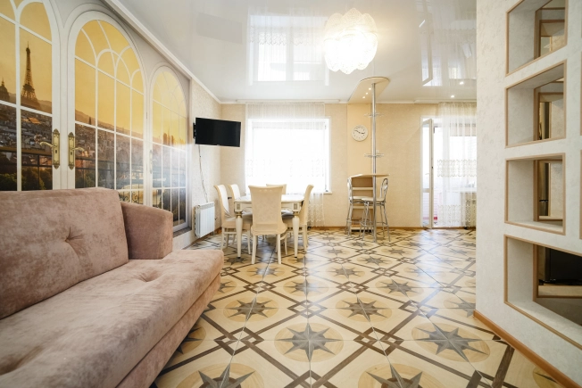 Купить трехкомнатную квартиру в Омске. Вариант № 3280433, 4, площадь -  квм, цена 8200000 рублей