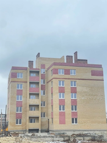 Купить трехкомнатную квартиру на вторичке в Микрорайоне 8-й, Элиста в Элисте. Вариант № 24386, 0, площадь -  квм, цена 4090350 рублей