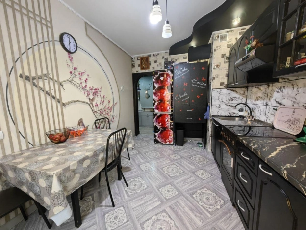 Купить трехкомнатную квартиру на улице Железнодорожная в Тюменской области. Вариант № 30033, 9, площадь -  квм, цена 5650000 рублей