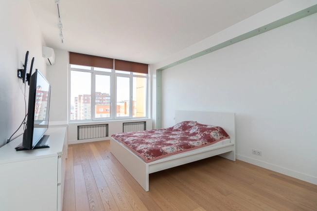 Купить двухкомнатную квартиру на улице 10 лет Октября в Омске. Вариант № 5498, 10, площадь -  квм, цена 12600000 рублей