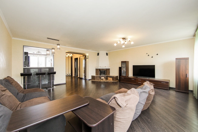 Купить четырехкомнатную квартиру в Калининграде. Вариант № 4922, 4, площадь -  квм, цена 16990000 рублей