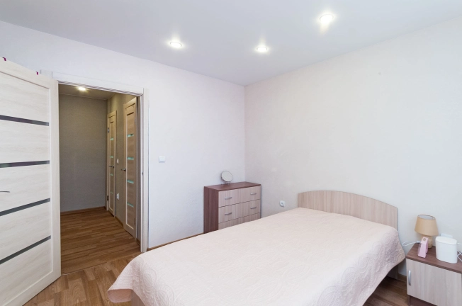 Купить двухкомнатную квартиру на вторичке в Микрорайоне 10-й, Тобольск в Тобольске. Вариант № 4829, 5, площадь -  квм, цена 5400000 рублей