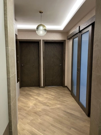 Купить трехкомнатную квартиру на улице Новоостаповская в Москве. Вариант № 10497630, 0, площадь -  квм, цена 28000000 рублей