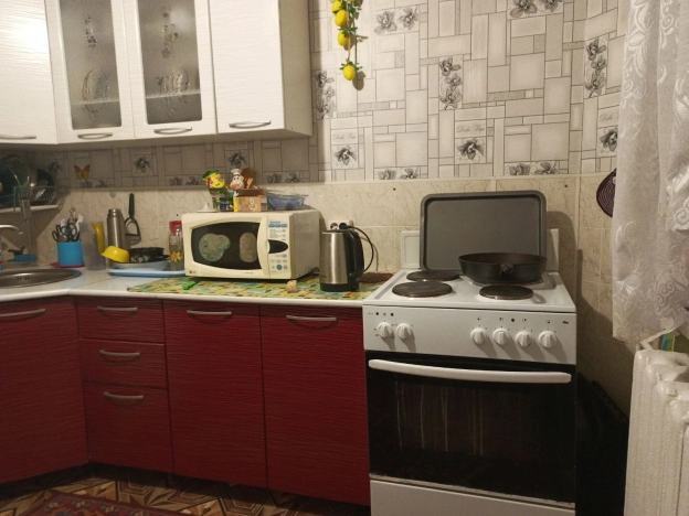 Купить трехкомнатную квартиру в Тюменской области. Вариант № 435039, 6, площадь -  квм, цена 4200000 рублей