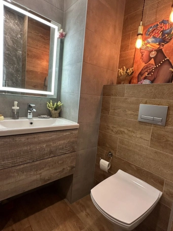 Купить трехкомнатную квартиру в Новосибирской области. Вариант № 7996902, 30, площадь -  квм, цена 20900000 рублей