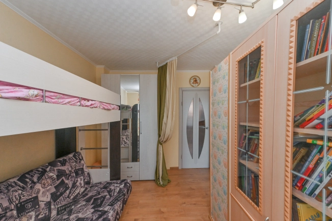 Купить трехкомнатную квартиру в Ростовской области. Вариант № 3414508, 12, площадь -  квм, цена 12950000 рублей