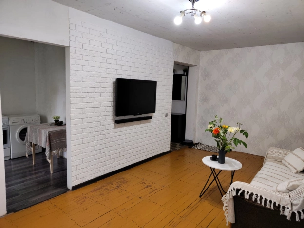 Купить двухкомнатную квартиру на улице Космический проспект в Омске. Вариант № 329501, 3, площадь -  квм, цена 3450000 рублей