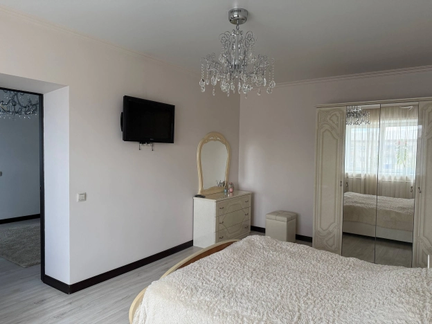 Купить квартиру на улице Ангарская в Чите. Вариант № 3998866, 4, площадь -  квм, цена 13400000 рублей