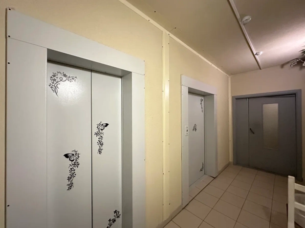 Купить трехкомнатную квартиру у метро Садовая в Санкт-Петербурге. Вариант № 9974099, 39, площадь -  квм, цена 9390000 рублей