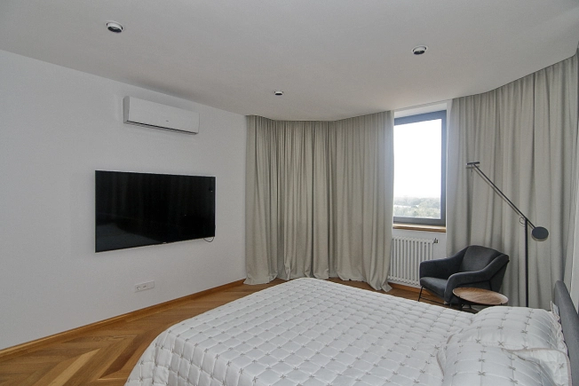 Купить пятикомнатную квартиру в районе Советский в Новосибирске. Вариант № 1506, 14, площадь - квм, цена 79900000 рублей