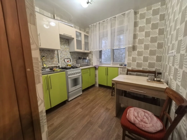 Купить трехкомнатную квартиру в Микрорайоне 8-й, Элиста в Элисте. Вариант № 8995515, 9, площадь -  квм, цена 5400000 рублей