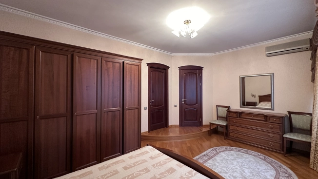 Купить квартиру в Москве. Вариант № 10619257, 22, площадь -  квм, цена 110000000 рублей