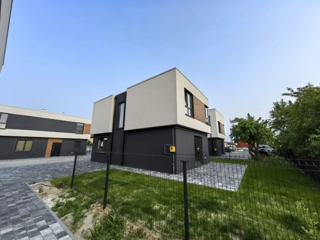 Купить дом на улице Сиреневая в Калининграде. Вариант № 48092, 4, площадь -  квм, цена 13000000 рублей