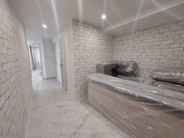 Купить трехкомнатную квартиру в Пушкине. Вариант № 5296, 21, площадь -  квм, цена 9800000 рублей