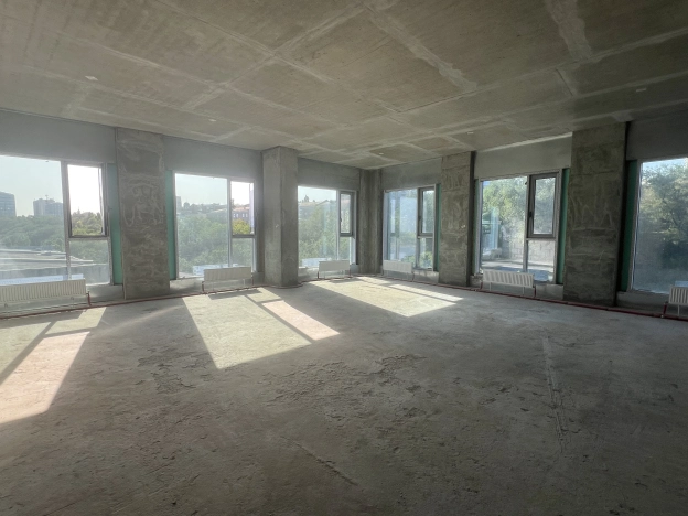 Купить трехкомнатную квартиру в районе Кировский в Ростове-на-Дону. Вариант № 27802, 9, площадь -  квм, цена 21000000 рублей