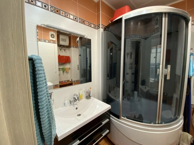 Купить Студию на вторичке в районе Советский в Новосибирске. Вариант № 8446166, 8, площадь -  квм, цена 4700000 рублей