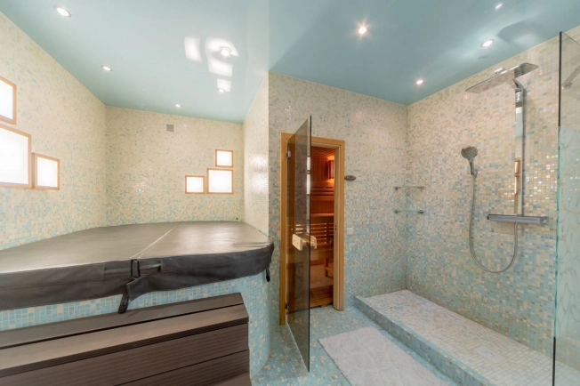 Купить таунхаус в Ленинградской области. Вариант № 37119, 15, площадь -  квм, цена 69000000 рублей