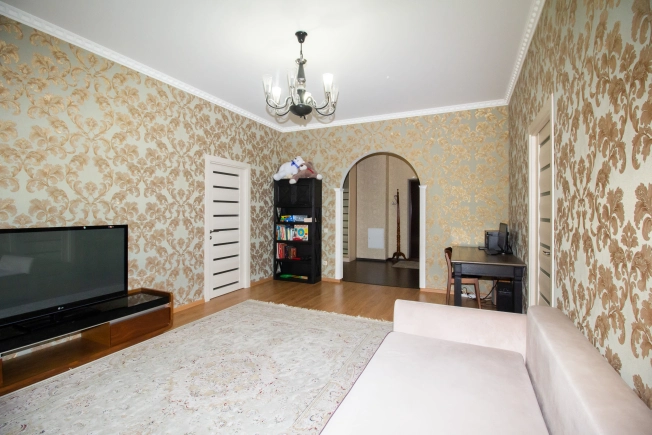 Купить трехкомнатную квартиру у метро Коммунарка в Москве. Вариант № 9820246, 1, площадь -  квм, цена 20000000 рублей