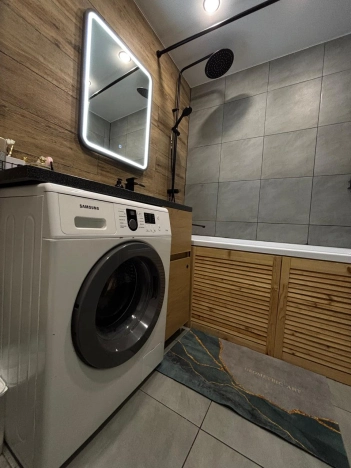 Купить двухкомнатную квартиру на улице Ленина в Тюменской области. Вариант № 5921785, 24, площадь -  квм, цена 3500000 рублей