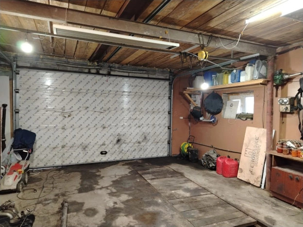 Купить дом в Новосибирске. Вариант № 10194042, 42, площадь -  квм, цена 10500000 рублей