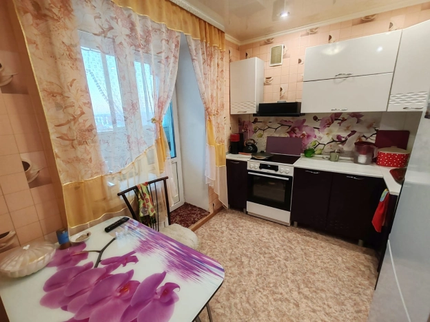 Купить трехкомнатную квартиру в Республике Башкортостан. Вариант № 8384216, 6, площадь -  квм, цена 5750000 рублей