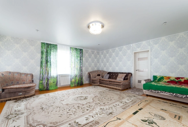 Купить дом в Микрорайоне Восточный, Тобольск в Тобольске. Вариант № 2438, 3, площадь -  квм, цена 3500000 рублей