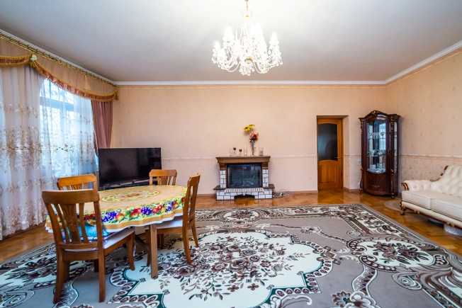 Купить дом в Краснодаре. Вариант № 9109702, 23, площадь -  квм, цена 35000000 рублей