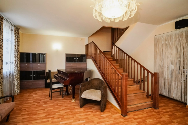 Купить дом в Микрорайоне Порт-Артур в Омске. Вариант № 6134669, 5, площадь -  квм, цена 60000000 рублей