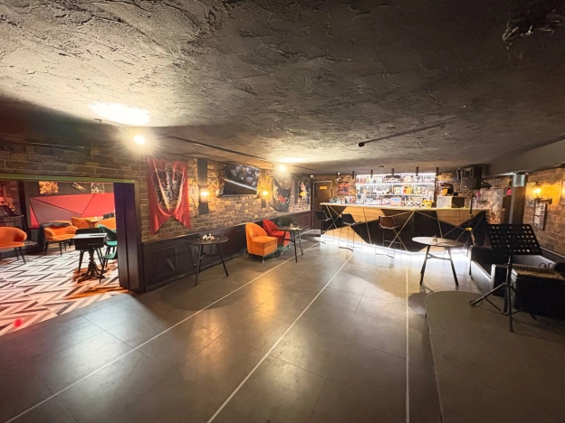 Снять коммерческую недвижимость в Тобольске. Вариант № 7772281, 8, площадь -  квм, цена 120000 рублей