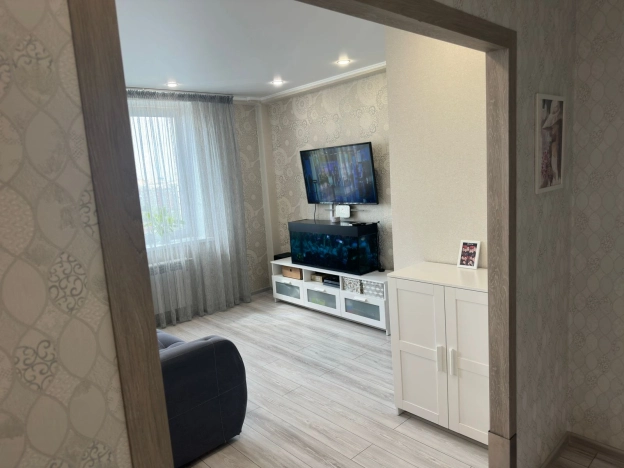 Купить трехкомнатную квартиру в Омске. Вариант № 6745480, 9, площадь -  квм, цена 8800000 рублей