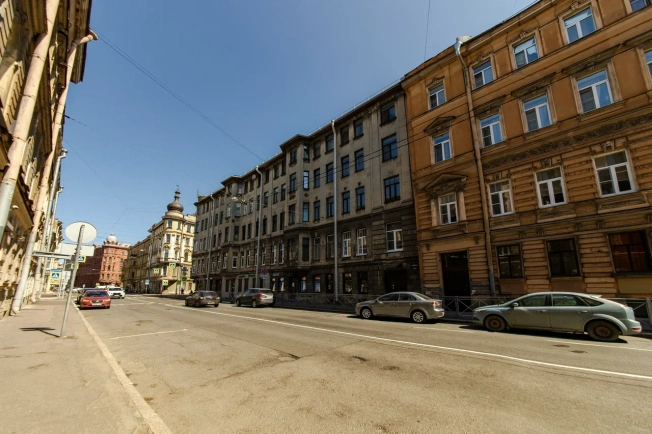 Купить Студию на вторичке на улице Радищева в Санкт-Петербурге. Вариант № 8434504, 43, площадь -  квм, цена 6400000 рублей