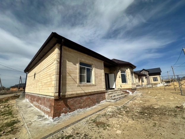 Купить дом в районе Западный в Элисте. Вариант № 61339, 1, площадь -  квм, цена 9000000 рублей