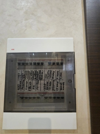 Купить трехкомнатную квартиру на улице Профсоюзная в Москве. Вариант № 10608856, 32, площадь -  квм, цена 22000000 рублей