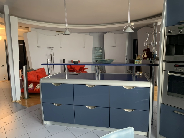 Купить квартиру на вторичке у метро Октябрьское поле в Москве. Вариант № 6286132, 6, площадь -  квм, цена 70000000 рублей