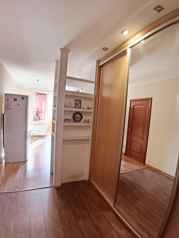 Купить однокомнатную квартиру в Омске. Вариант № 8534653, 4, площадь -  квм, цена 6990000 рублей