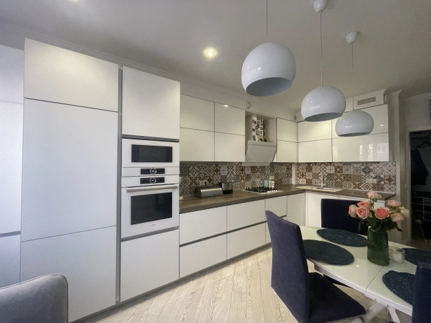 Купить трехкомнатную квартиру в районе Центральный в Калининграде. Вариант № 5957, 3, площадь -  квм, цена 13500000 рублей