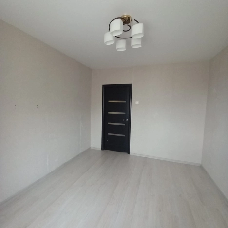 Купить трехкомнатную квартиру на вторичке в Микрорайоне 8-й, Элиста в Элисте. Вариант № 18606, 3, площадь -  квм, цена 5500000 рублей