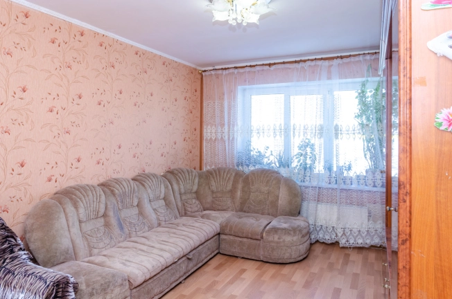 Купить трехкомнатную квартиру в районе Калининский в Новосибирске. Вариант № 29381, 8, площадь -  квм, цена 6500000 рублей