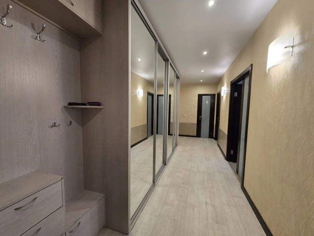 Купить трехкомнатную квартиру в Пушкине. Вариант № 39474, 21, площадь -  квм, цена 14000000 рублей