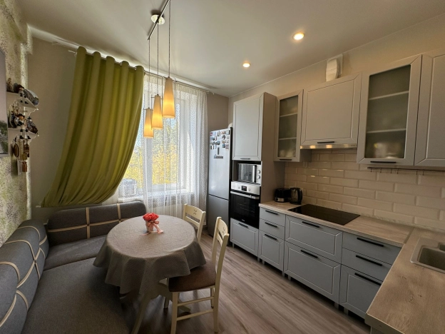 Купить квартиру на вторичке в Иркутске. Вариант № 5373651, 6, площадь -  квм, цена 11991991 рублей